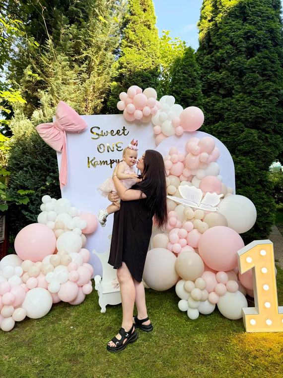 Venkovní růžová fotozóna Sweet One